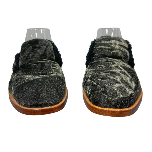 ⚡️SOLD⚡️Free People Shoes Mules Gray Black Faux Fur Velvet Flat Loafer Size 40 - Picture 8 of 16